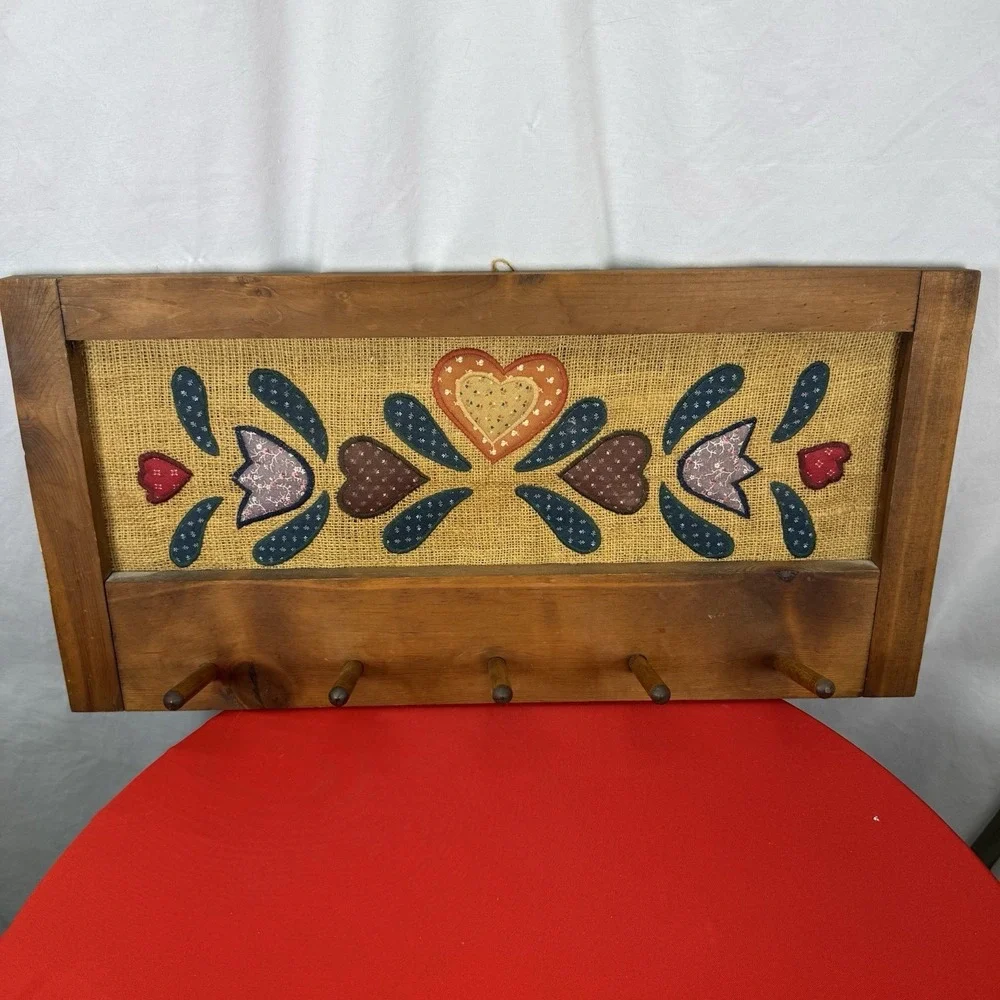 Vtg primitive burlap patchwork country heart Rack Wood Wall Mount Coat Hat Peg